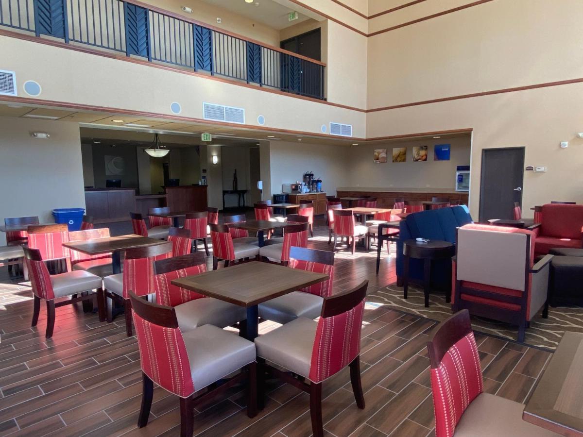 Comfort Inn & Suites Goodland Exterior photo